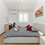 2105 בית נופש Divšići