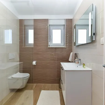 2105 Tatil Evi Divšići