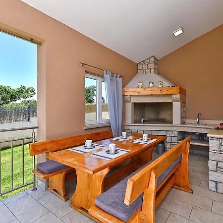 Holiday home 2105 Divsici