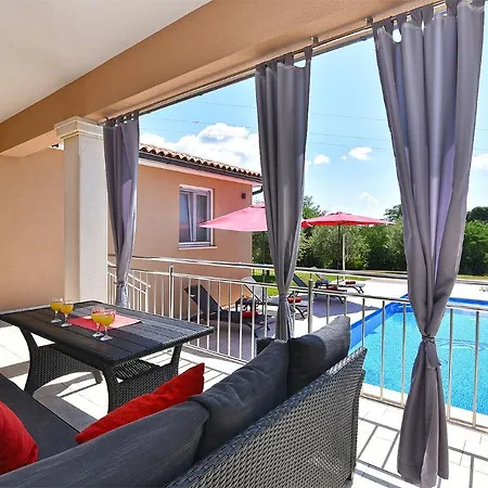 Holiday home 2105 Divsici