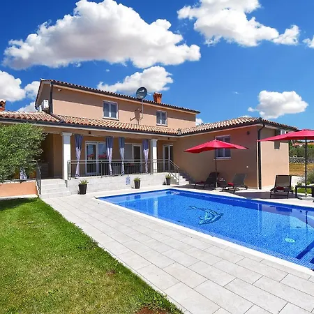2105 Holiday home *