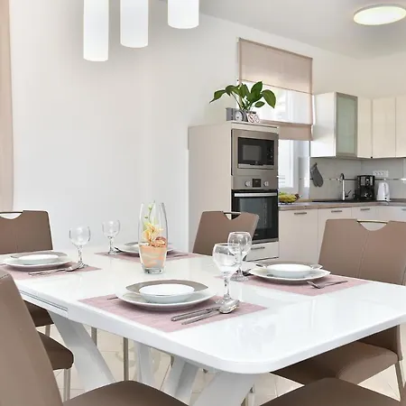 2105 Holiday home *