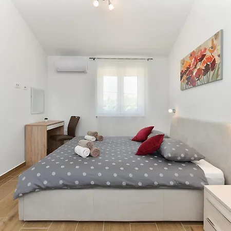2105 Holiday home Divsici