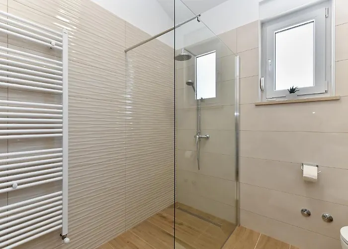 2105 Vakantiehuis Divšići